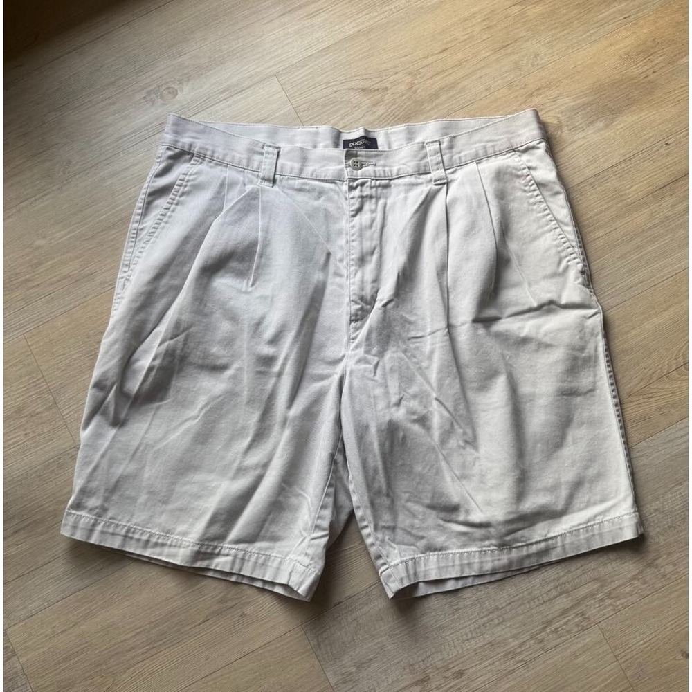Dockers Men's 100% cotton Relaxed Fit shorts Khaki pleated pockets size 38